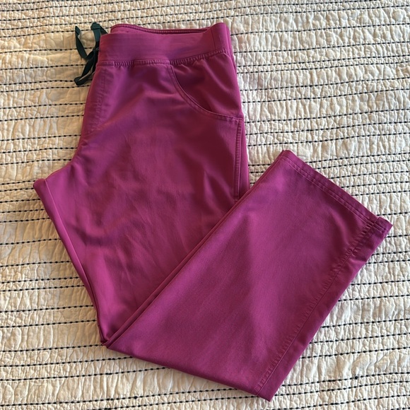 Figs Scrubs Kade Cargo scrub pants, Fuchsia XL - Picture 1 of 4